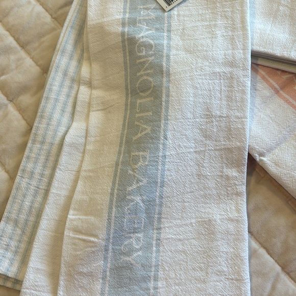 NWT Magnolia Bakery Flour Sack Towels - each set come with 2 please pick color - Picture 2 of 5